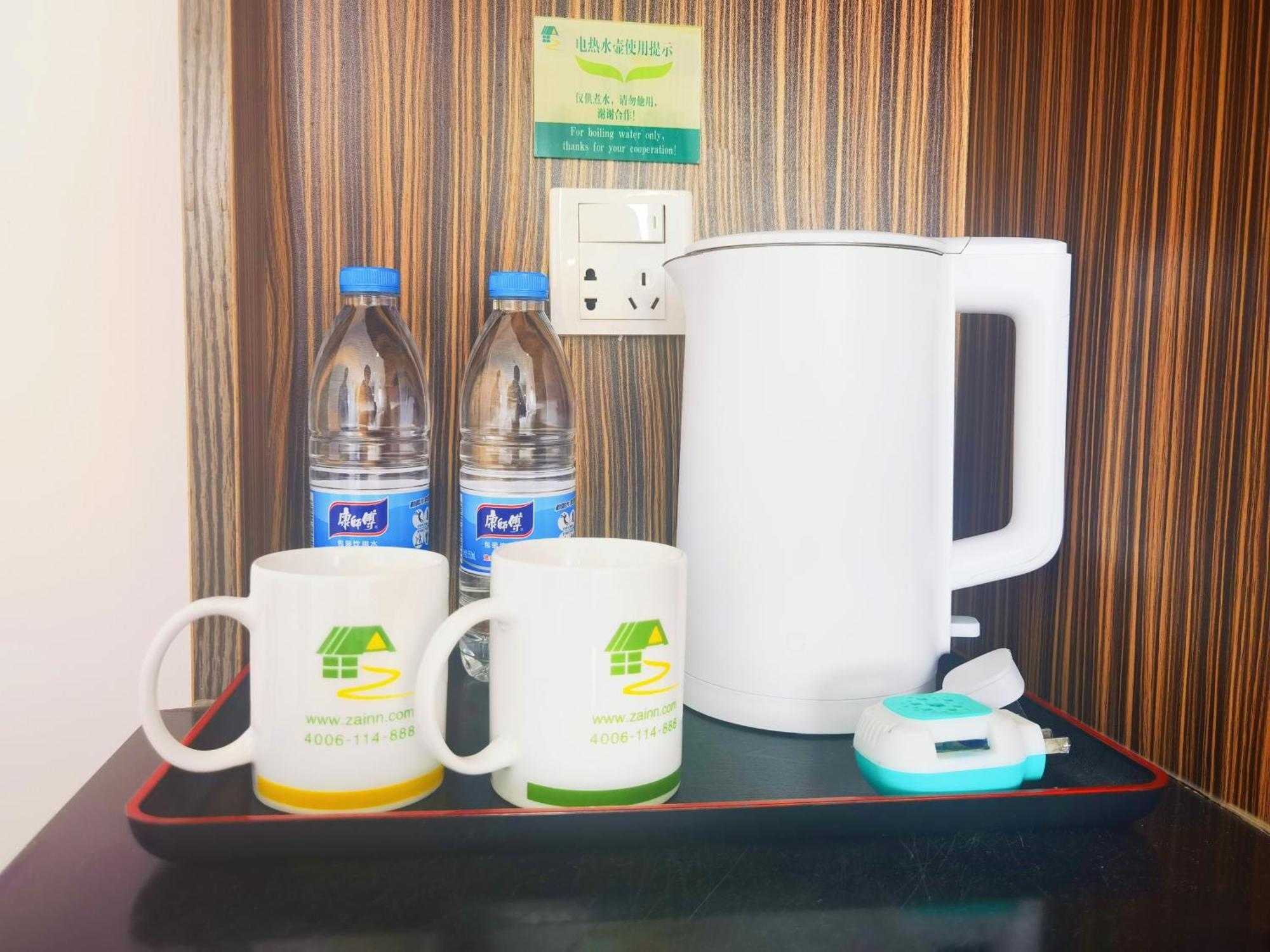 Hotel Zhongan Xizang North Road Subway Station Branch 2*